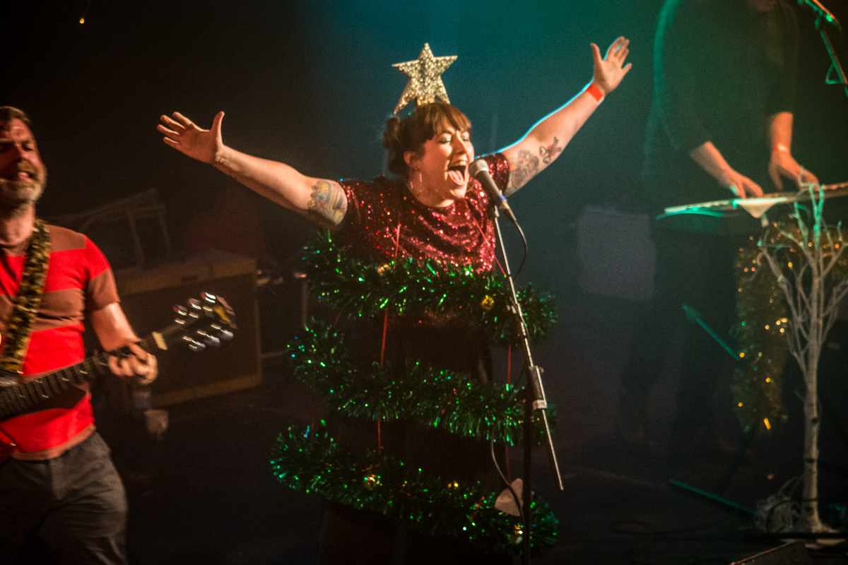 down_and_outs_10_bands_10_minutes_vicky_pea_invisible_wind_factory_christmas_23