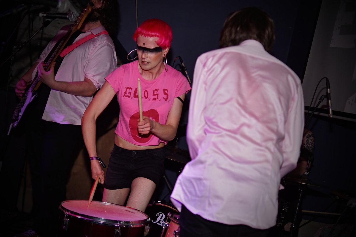 Queen Zee & The Sasstones