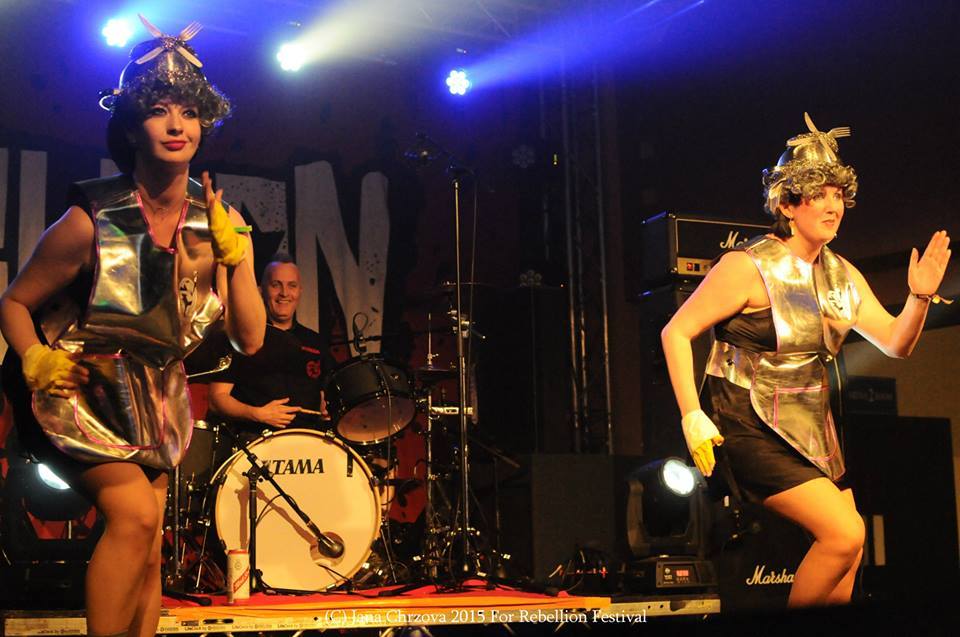 Pete Bentham & the Dinner Ladies (credit - band's website)