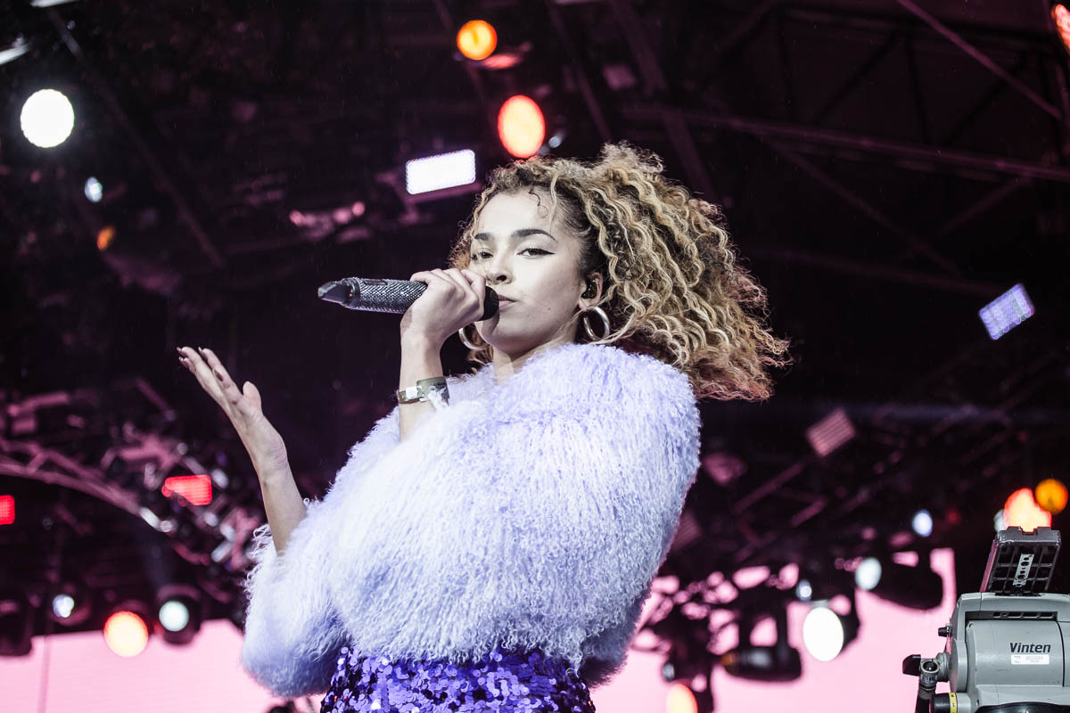 Ella Eyre