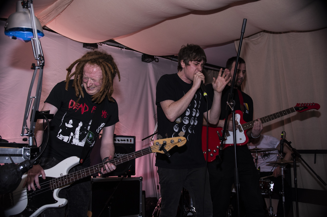 Low Island The Zangwills 32 Tens Jacaranda Records Phase One Liverpool Getintothis Half decent band from the sonic wastelands of warrington 📻 contact: low island the zangwills 32 tens