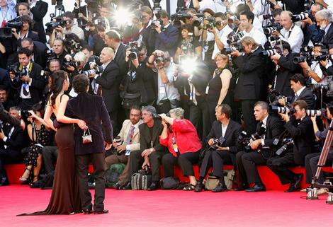 paparazzi_lead_wideweb__470x321,0.jpg