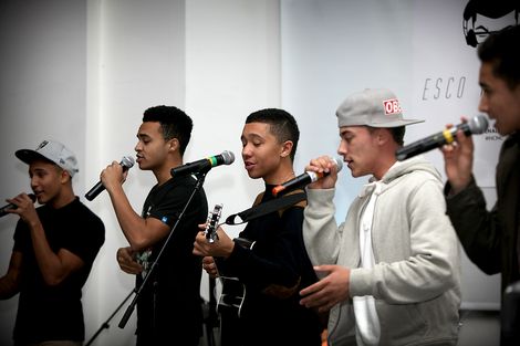 MiC Lowry playing at the GIT Award launch 2013.jpg
