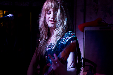 deap-vally-shipping-forecast-live-review-guitar.jpg