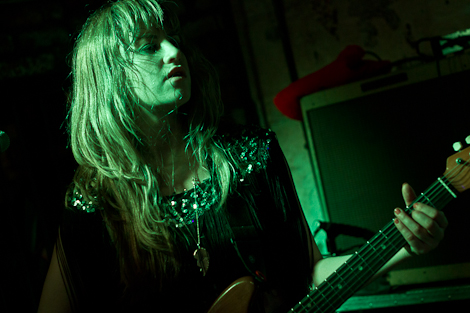 deap-vally-shipping-forecast-live-review-guitars.jpg