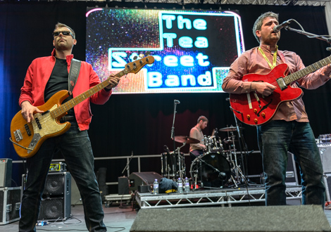 tea street band live at aintree