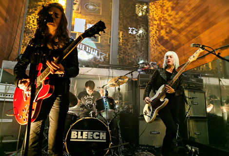 Bleech live korova