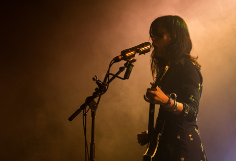 Blood red shoes live