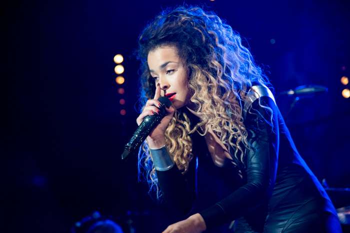 Ella Eyre performing live at MTV Brand New