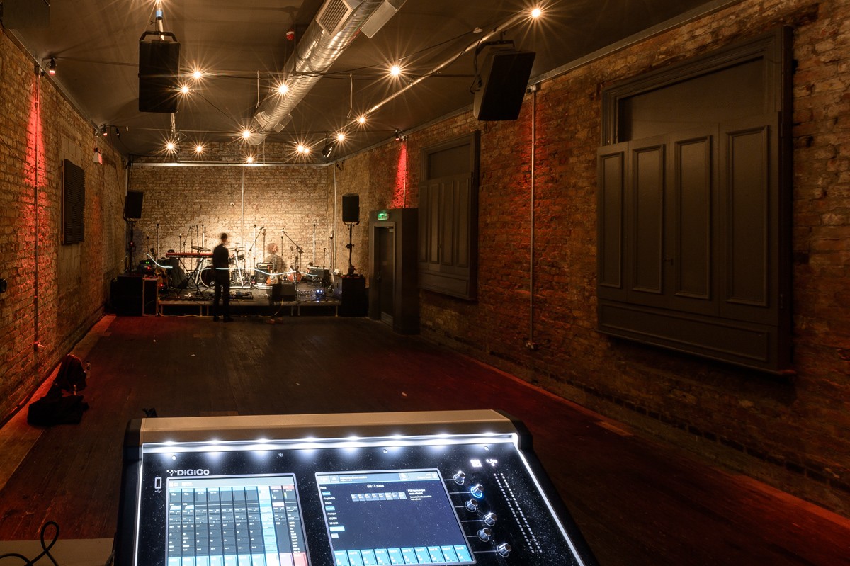 Buyers Club Soundchecking