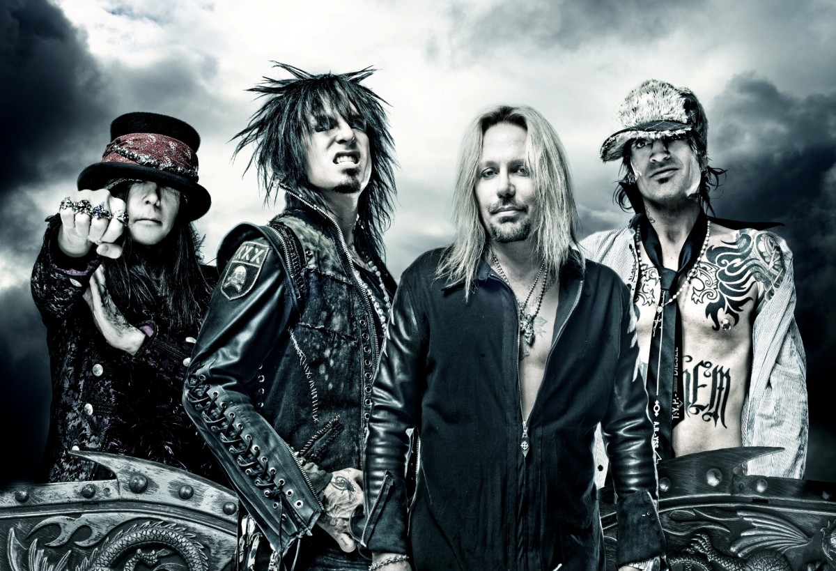 Cosmic Slop 40 Motley Crue S Final Tour And The Gimmickry Of Rock Roll Getintothis