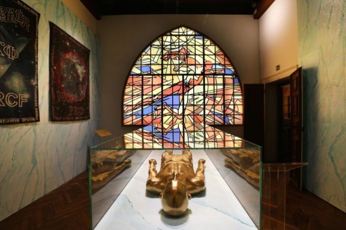 Arseny Zhilyaev, Cradle of Humankind, 2015. Installation view. (photo courtesy of Alex Maguire