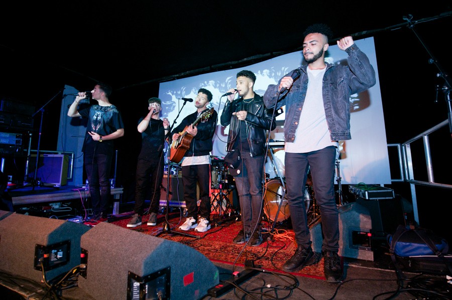 MiC Lowry at The GIT Award 2016 before they toured with Bieber