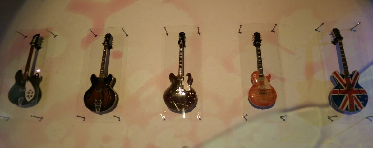 Noel's guitars including one off the Definitely Maybe cover, tour, Maine Road and Glastonbury